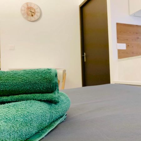 Tulipe Studio Apartment Manosque Bagian luar foto