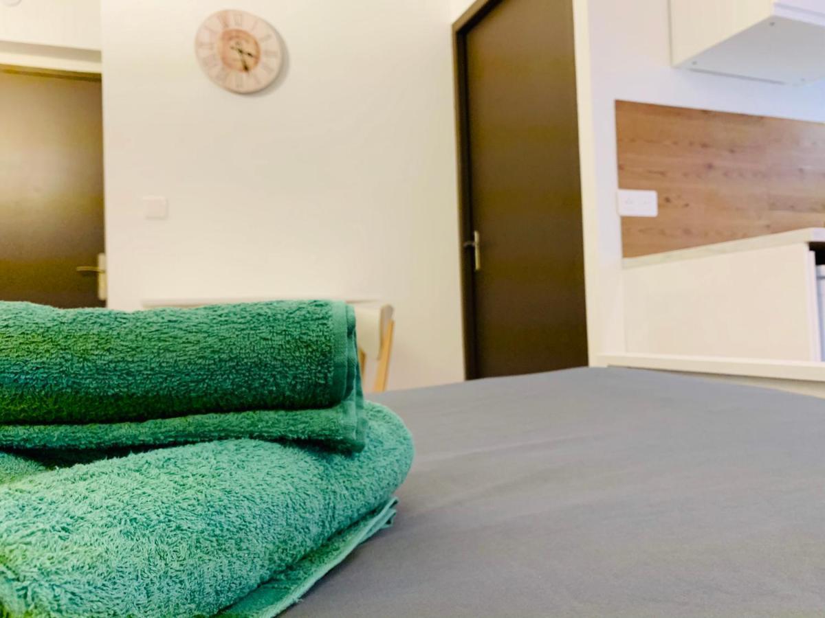 Tulipe Studio Apartment Manosque Bagian luar foto