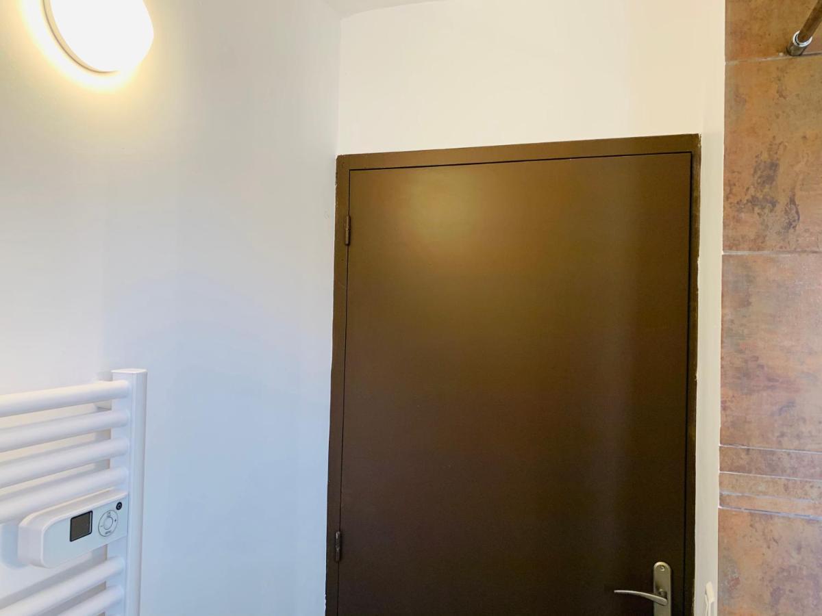 Tulipe Studio Apartment Manosque Bagian luar foto
